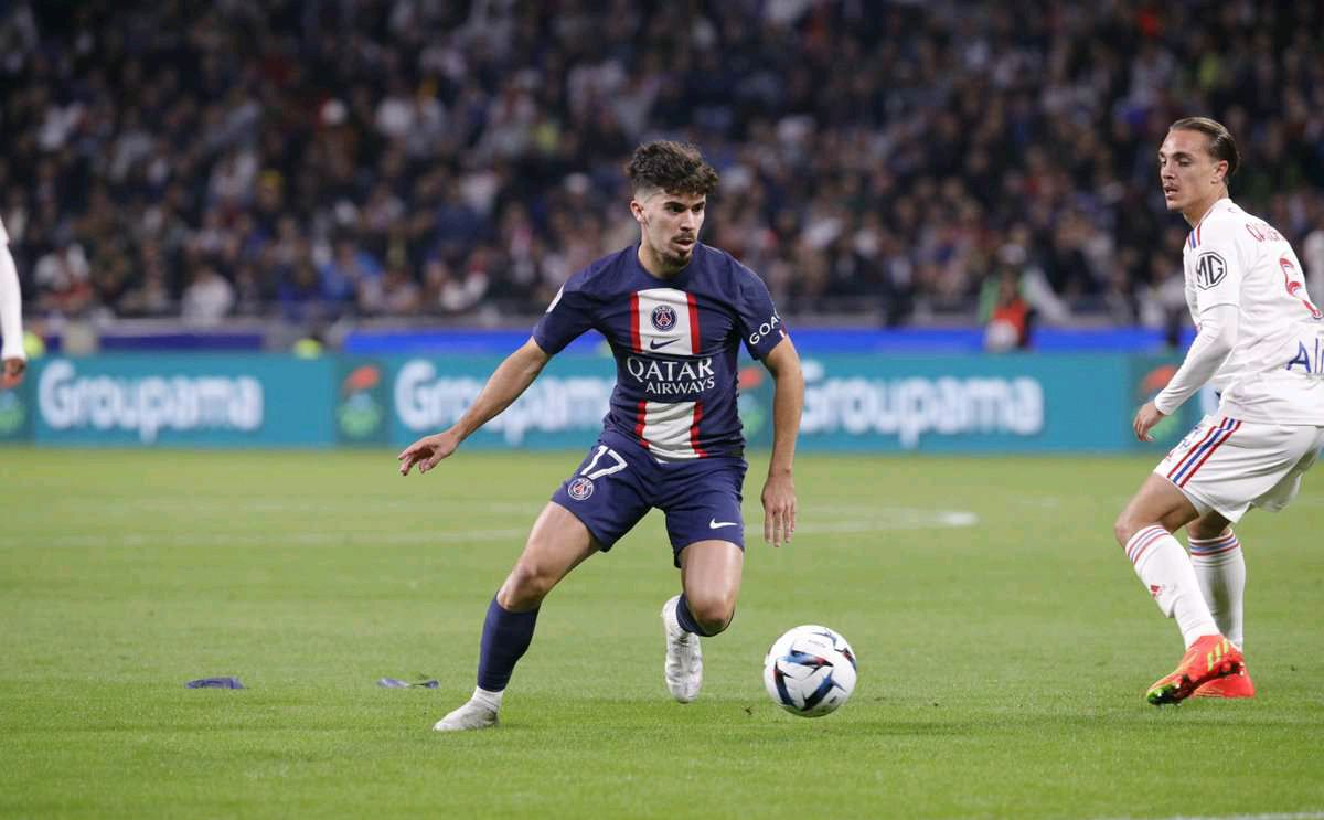 他们在中场 他们在中场